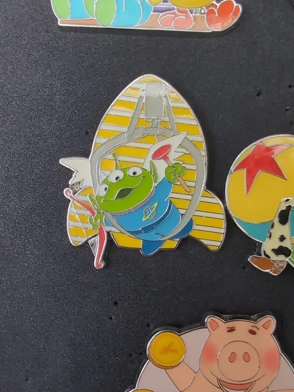 đExtremely Rare Disney Shanghai Disney Resort 2007 pin collection (Complete Set - Picture 6 of 11